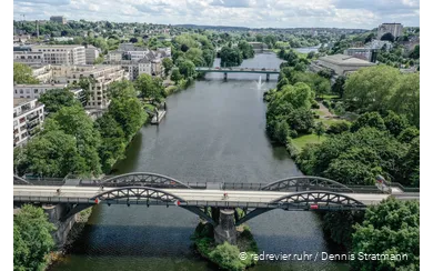 Brücke mit Radschnellweg RS1 in Mülheim an der Ruhr