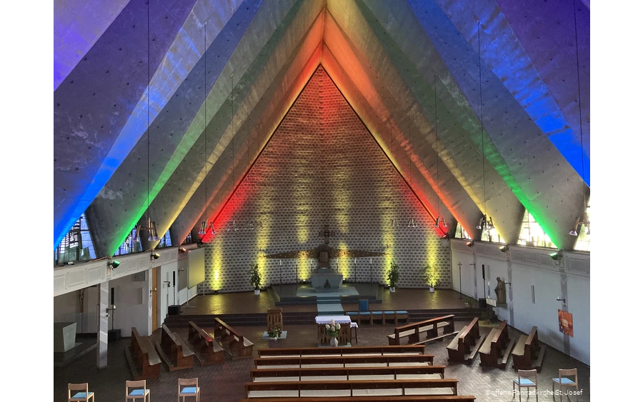 Innenansicht der offenen Fahrradkirche St. Josef in Fröndenberg