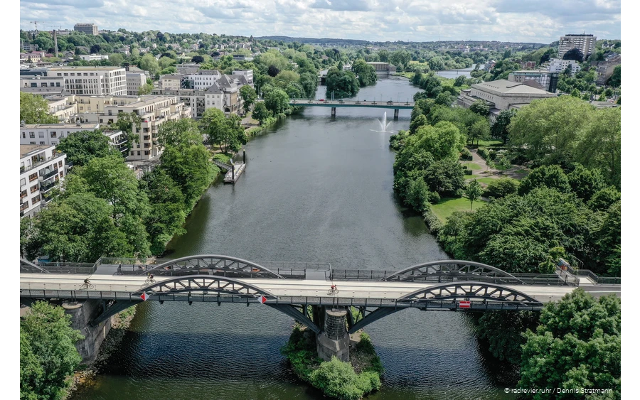 Brücke mit Radschnellweg RS1 in Mülheim an der Ruhr