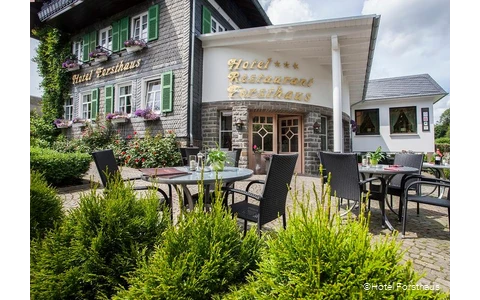 Außenansicht des Hotels Forsthaus in Winterberg