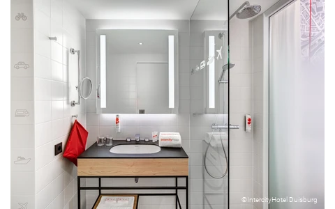 Badezimmer des IntercityHotels in Duisburg