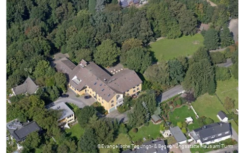 Vogelansicht auf die Evangelische Tagungs- & Begegnungsstätte Haus am Turm