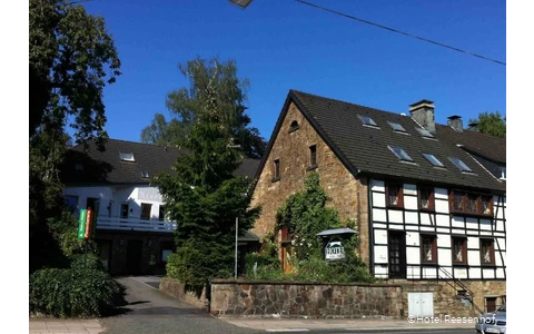 Außenansicht des Hotels Reesenhof in Witten