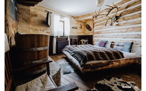 Themenzimmer "Jim Beam Log Cabin" im Road Stop Dortmund