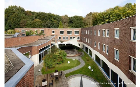 Außenbereich der Katholischen Akademie Schwerte