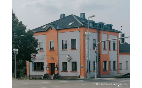 Außenansicht des Gasthofs Halinger Hof in Menden