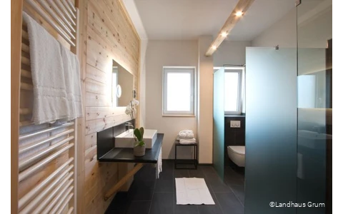 Badezimmer eines Doppelzimmers des Landhauses Grum in Hattingen