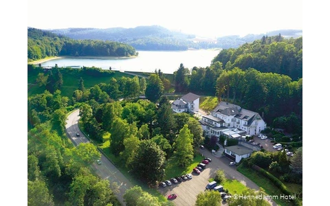 Das Hennedamm Hotel in Meschede von oben