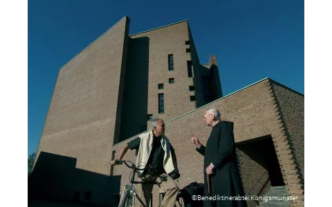 Außenansicht der Benediktinerabtei Königsmünster in Meschede