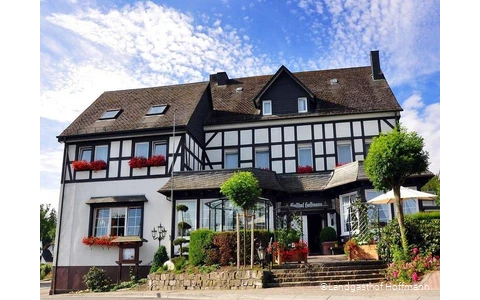 Außenansicht des Landgasthof Hoffmann in Arnsberg