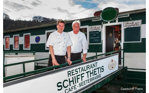 Familie Horch auf ihrem Gastschiff Thetis in Essen-Kettwig