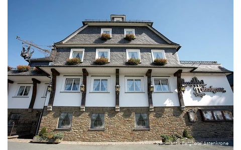 Außenansicht des Romantik Berghotels Astenkrone in Winterberg