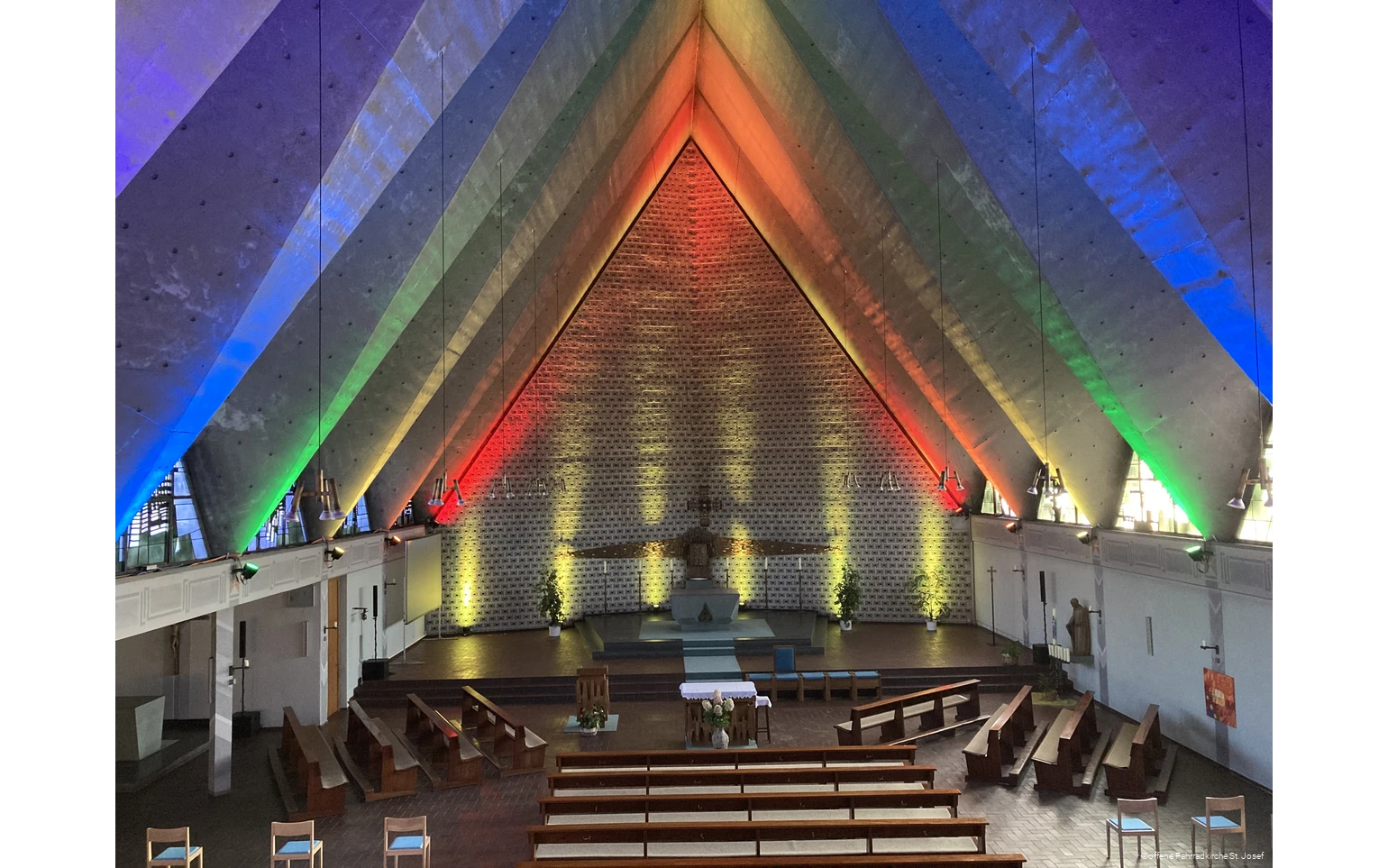Innenansicht der offenen Fahrradkirche St. Josef in Fröndenberg
