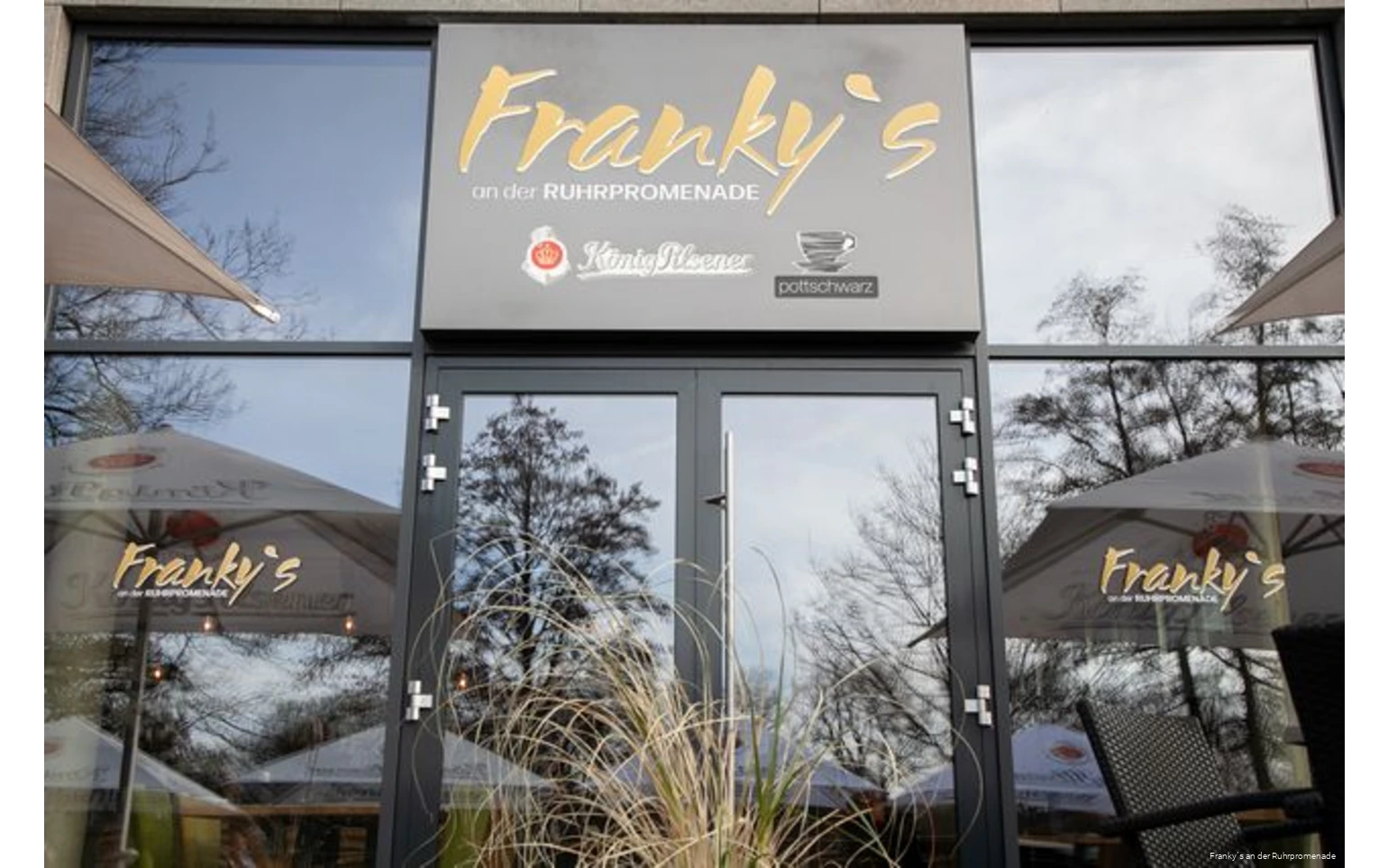 Eingang des Franky´s an der Ruhrpromenade in Mülheim an der Ruhr