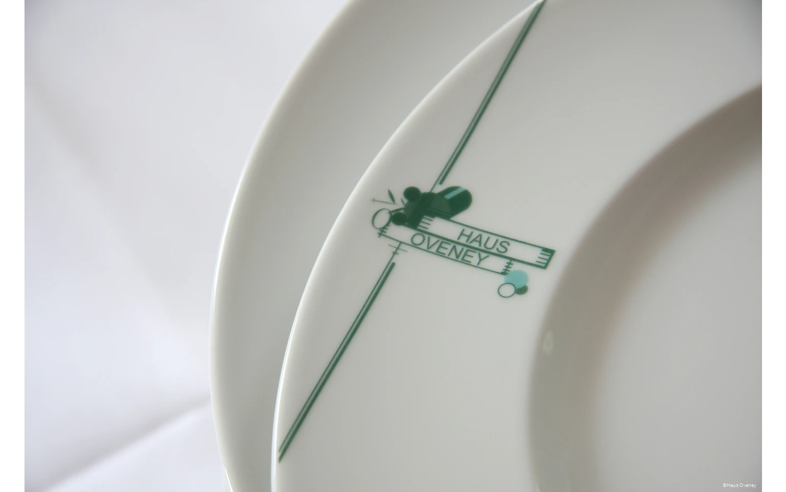 Teller mit Logo im Haus Oveney in Bochum