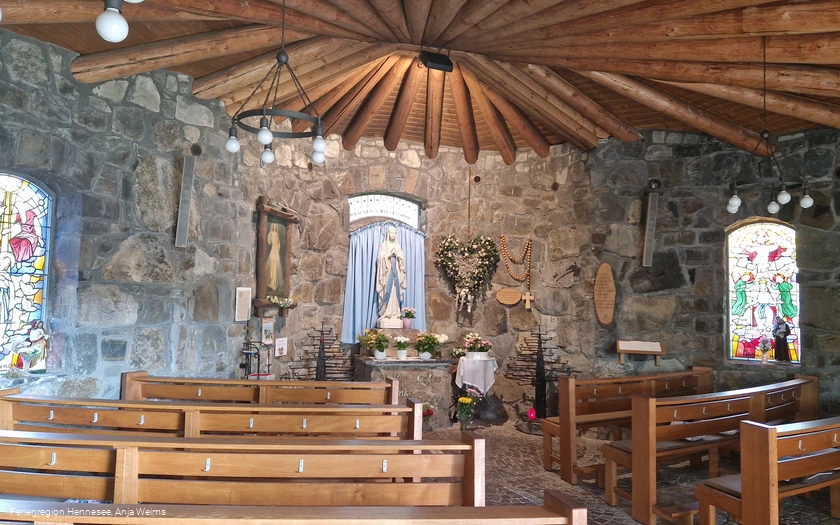 Lourdes-Grotte innen.jpg