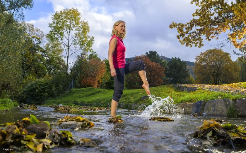 Sprung über das Wasser