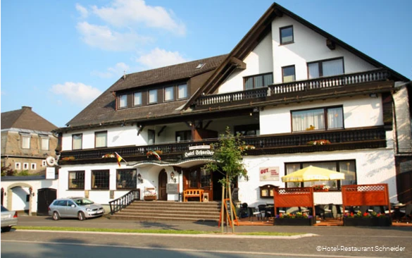 Außenansicht des Hotel-Restaurants Schneider in Winterberg