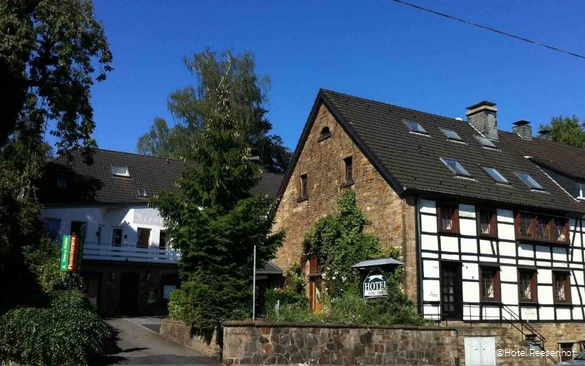 Außenansicht des Hotels Reesenhof in Witten