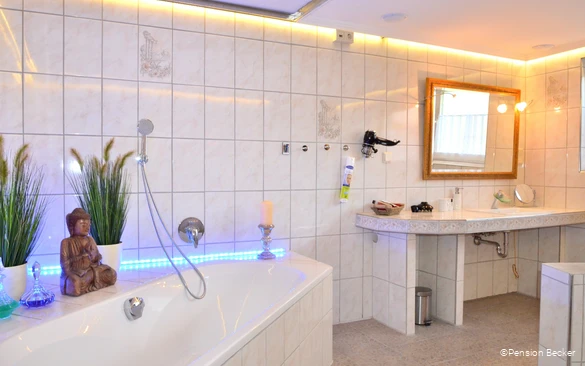 Badezimmer eines Doppelzimmers der Pension Becker in Arnsberg