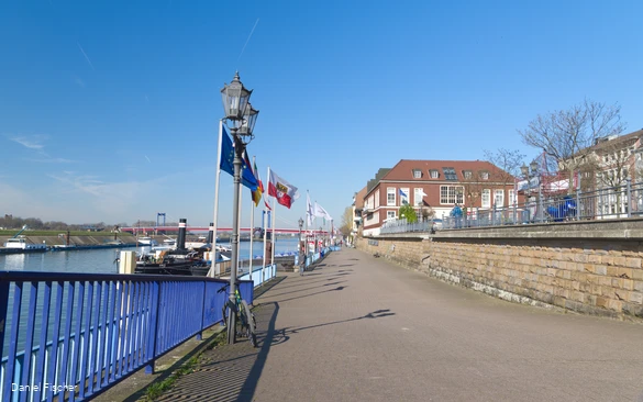 Leinpfad mit Schifferbörse, Duisburg