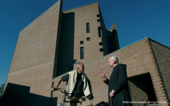 Außenansicht der Benediktinerabtei Königsmünster in Meschede