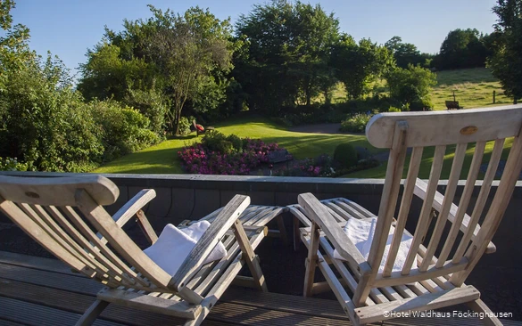 Gartenansicht vom Balkon des Hotels Waldhaus Föckinghausen in Bestwig