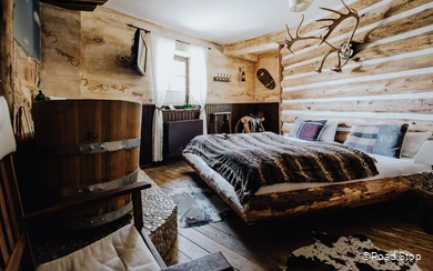 Themenzimmer "Jim Beam Log Cabin" im Road Stop Dortmund