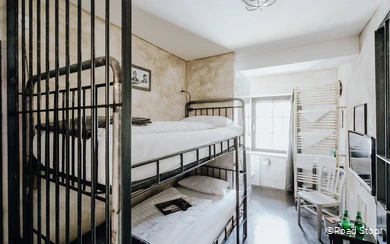 Themenzimmer " Jail House Cell" im Road Stop Dortmund