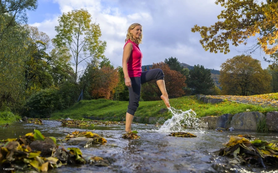 Kneipp AktivWeg Sprung über das Wasser