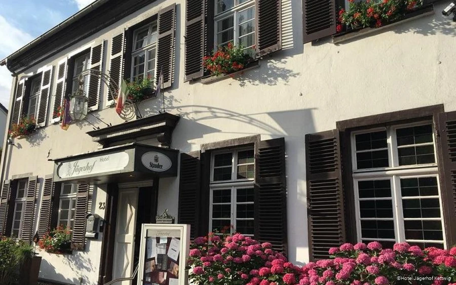 Außenansicht des Hotels Jägerhof Kettwig in Essen