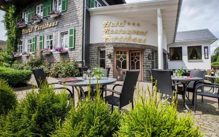 Außenansicht des Hotels Forsthaus in Winterberg
