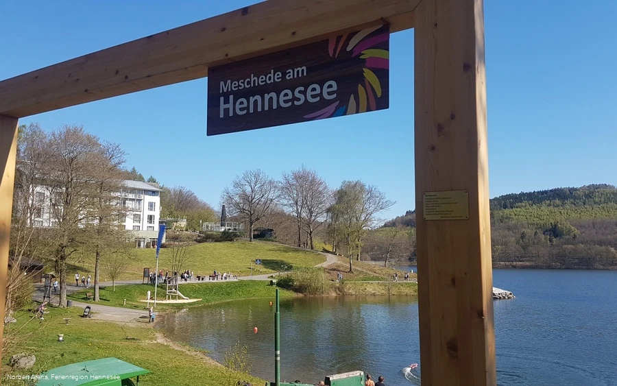 Fotospot an der Schiffsanlegestelle Hennesee Fotospot an der Schiffsanlegestelle Hennesee