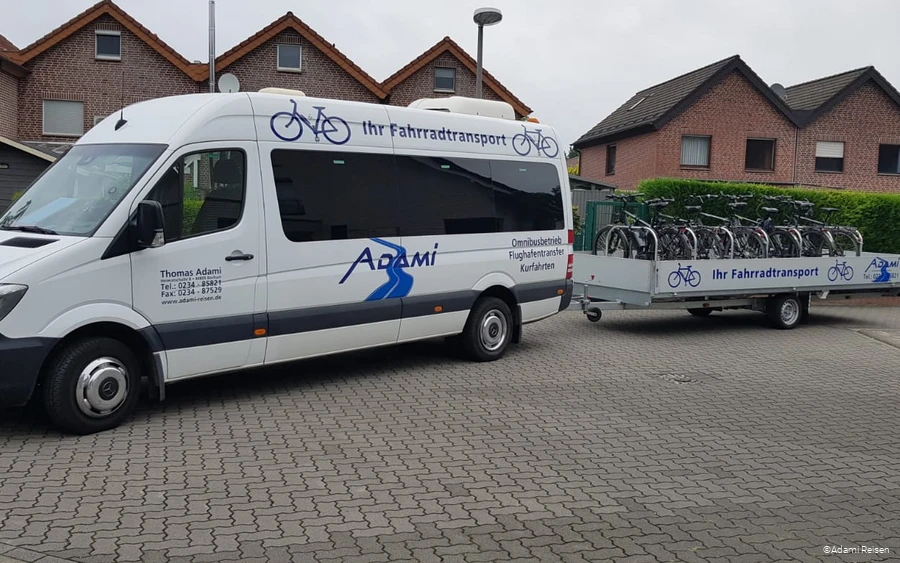 Adami Reisen Fahrradtransport mit Anhänger