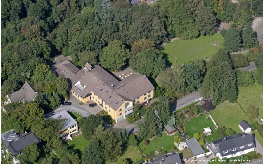 Vogelansicht auf die Evangelische Tagungs- & Begegnungsstätte Haus am Turm