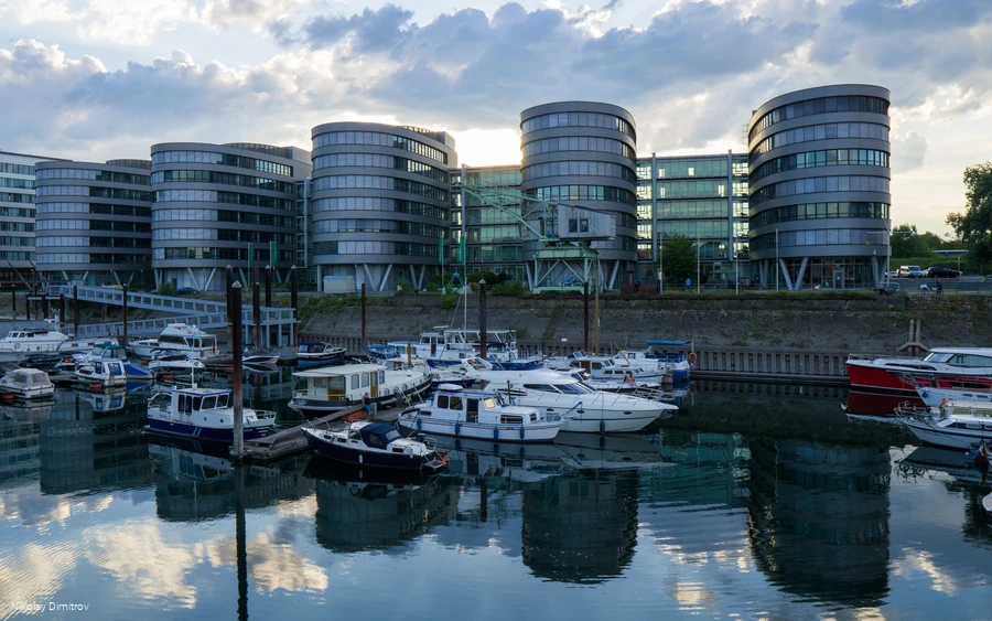 Five Boats im Duisburger Innenhafen, Duisburg