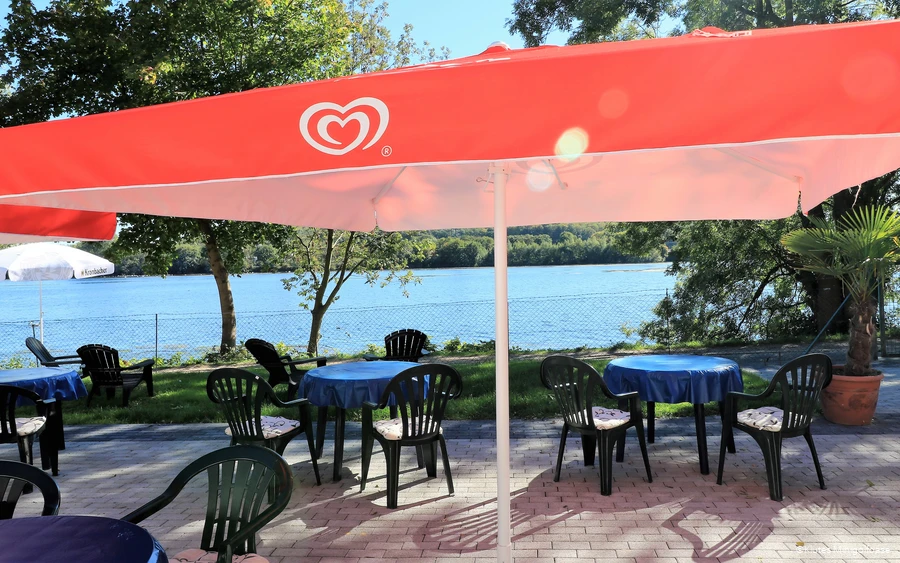 Blick auf den Harkortsee in der Klutes Minigolfoase