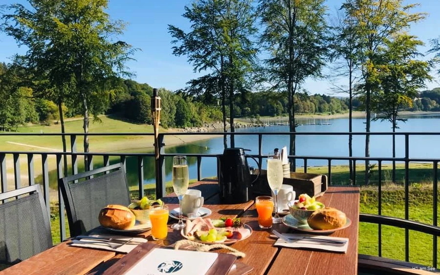 Ausblick auf der Terrasse des H1 am See