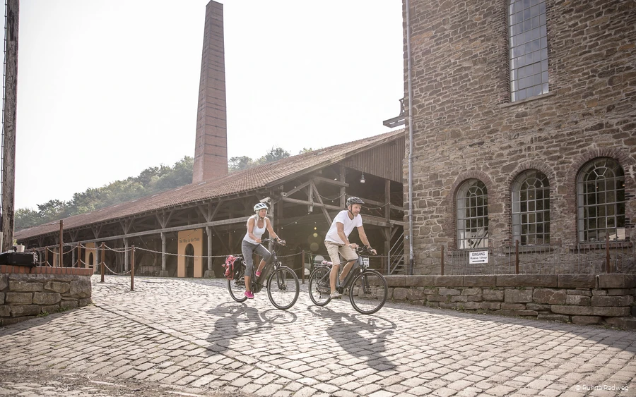 Radfahrer vor der Zeche Nachtigall in Witten