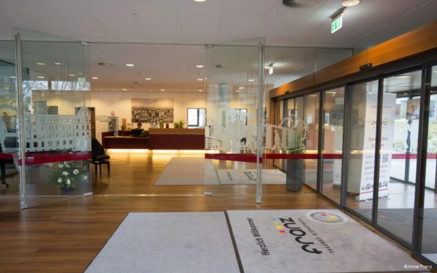 Eingang des Hotels Franz in Essen