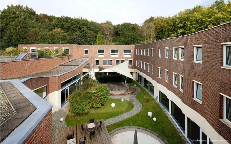 Außenbereich der Katholischen Akademie Schwerte