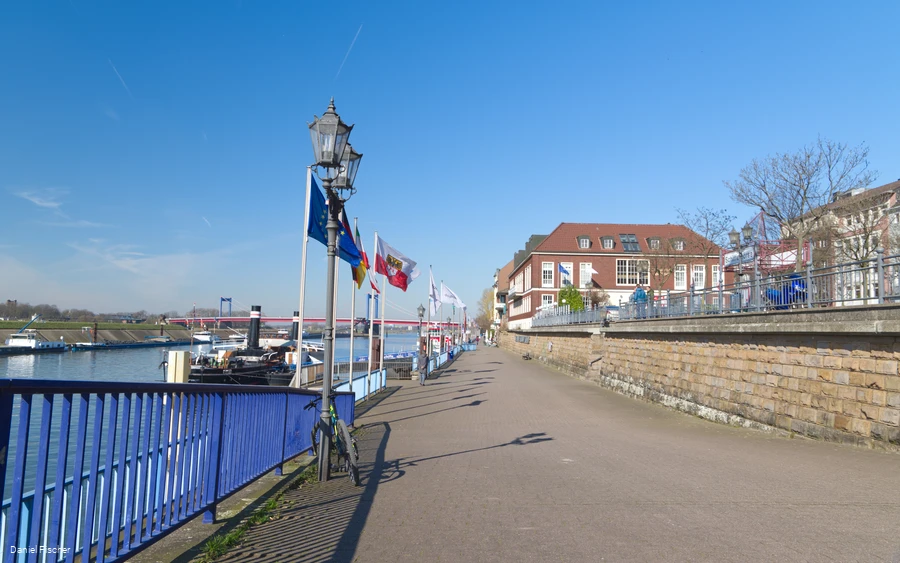 Leinpfad mit Schifferbörse, Duisburg
