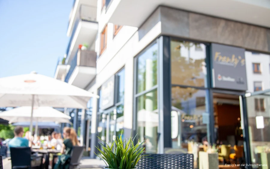 Außenansicht des Franky´s an der Ruhrpromenade in Mülheim an der Ruhr