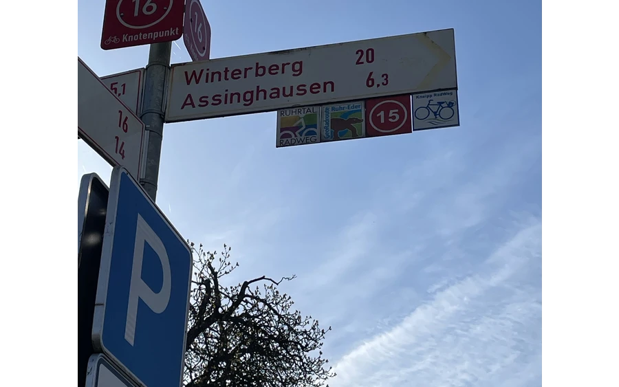 02_Beschilderungskataster_Wegweiser-Winterberg-Assinghausen_490476.jpeg