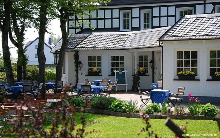 Außenansicht des Hotels Waldhaus Föckinghausen in Bestwig