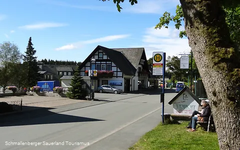Haltestelle "Astenstraße" in Altastenberg