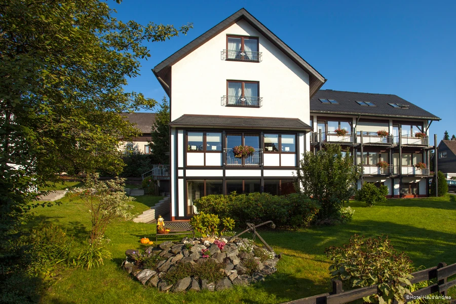 Außenansicht des Hotels Haus Andrea in Winterberg
