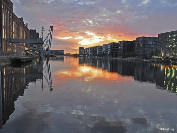 Innenhafen Duisburg bei Sonnenuntergang