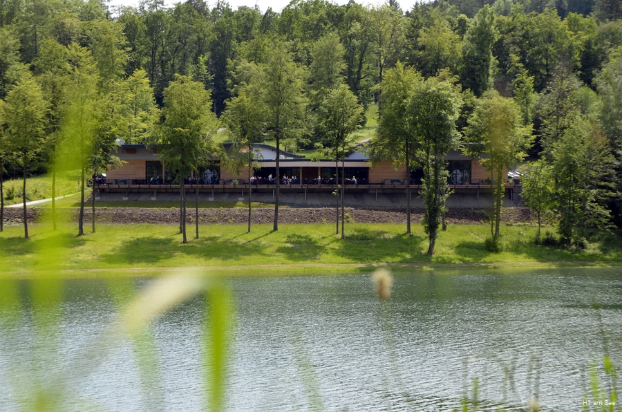 Blick auf das H1 am See in Meschede am Hennesee