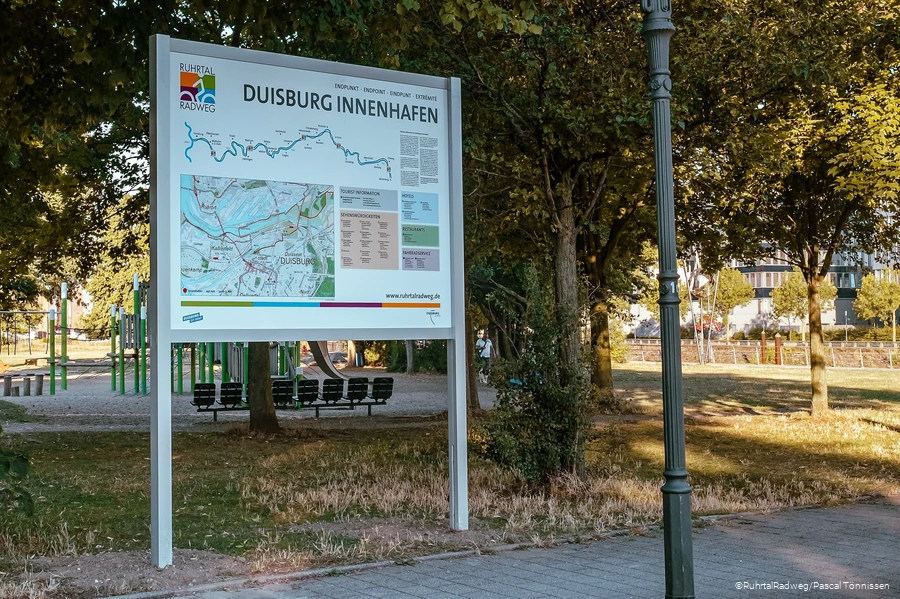 Infoschild am vor&uuml;bergehenden Endpunkt des RuhrtalRadwegs